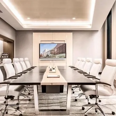 Hanza Tower White 23 & Pool Appartamento
