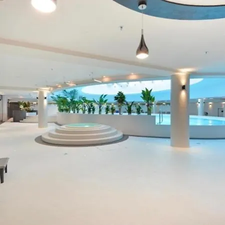 Appartamento Hanza Tower White 23 & Pool